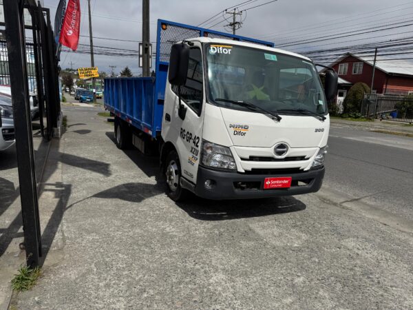 2022 HINO XZU 717 - Imagen 3