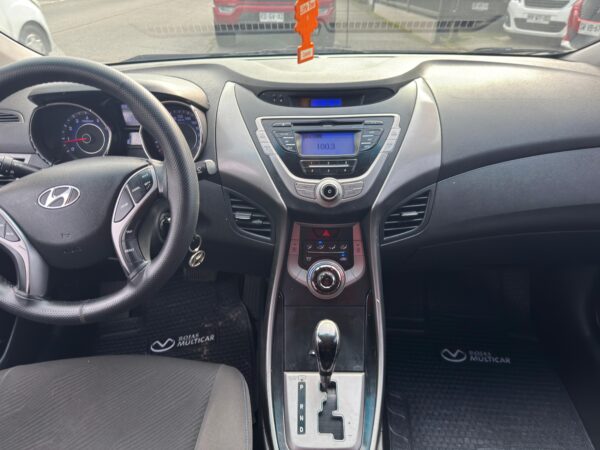 Hyundai ELANTRA GLS 1.8 AT 2014 - Imagen 6