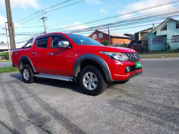 2017 Mitsubishi L200 KATANA CRT 4X4 2.4 - Imagen 4