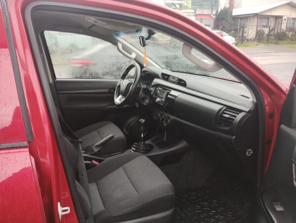 2019 Toyota HILUX D CAB DX 4X4 2.4 - Imagen 3