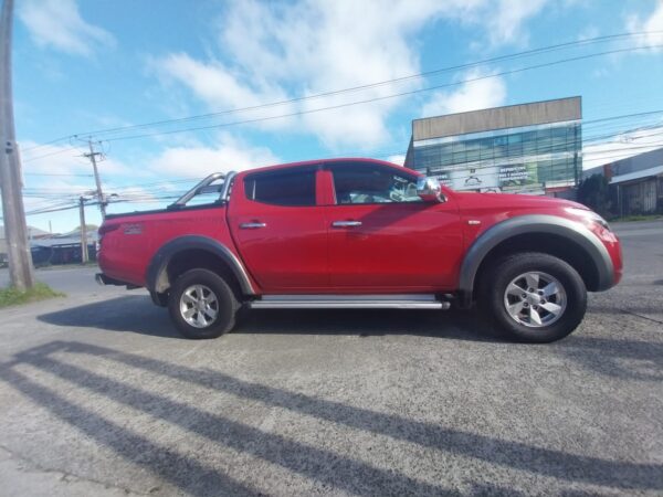 2017 Mitsubishi L200 KATANA CRT 4X4 2.4 - Imagen 5