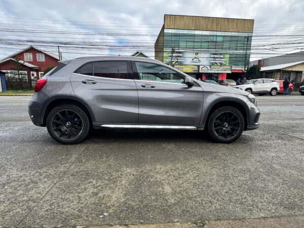 2017 Mercedez-Benz GLA 220 D 4x4 DIESEL - Imagen 4