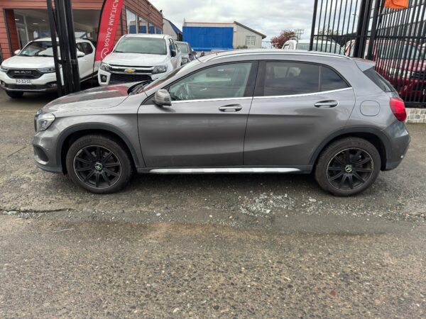 2017 Mercedez-Benz GLA 220 D 4x4 DIESEL - Imagen 2
