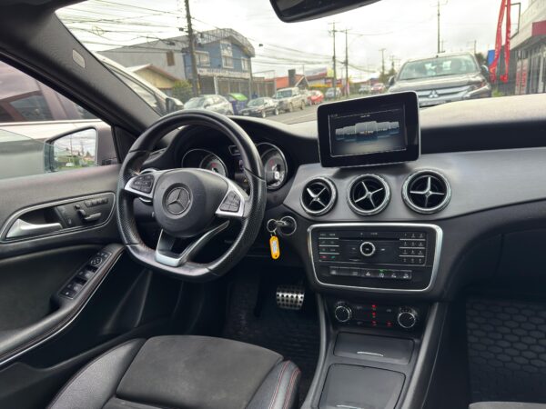2017 Mercedez-Benz GLA 220 D 4x4 DIESEL - Imagen 5