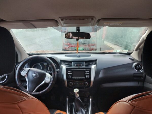 2016 Nissan DIESEL NP300 DCAB XE 4X4 2.3 - Imagen 4