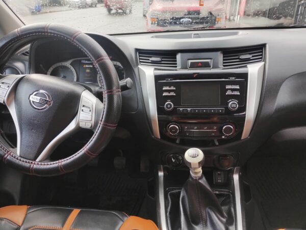 2016 Nissan DIESEL NP300 DCAB XE 4X4 2.3 - Imagen 6