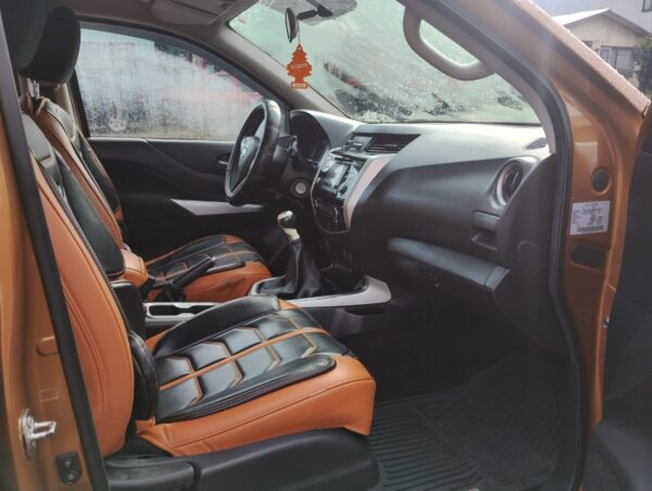 2016 Nissan DIESEL NP300 DCAB XE 4X4 2.3 - Imagen 7