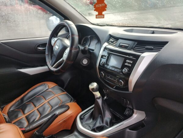 2016 Nissan DIESEL NP300 DCAB XE 4X4 2.3 - Imagen 8