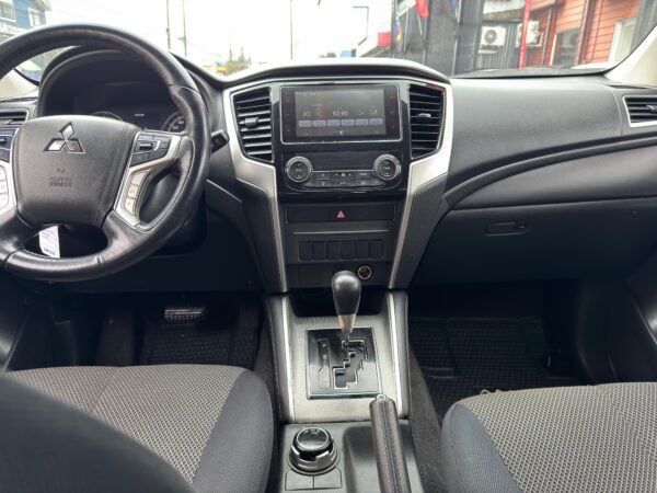 2020 Mitsubishi NEW L200 DAKAR CRS AUT 4X4 TDS 2.4 - Imagen 10