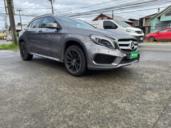 2017 Mercedez-Benz GLA 220 D 4x4 DIESEL - Imagen 8