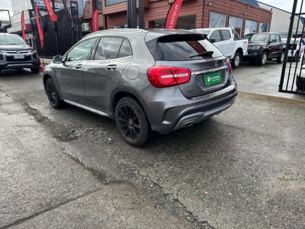 2017 Mercedez-Benz GLA 220 D 4x4 DIESEL - Imagen 9