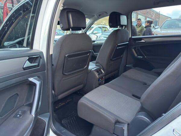 2019 Volkswagen TIGUAN 4X4 2.0 AUT - Imagen 11