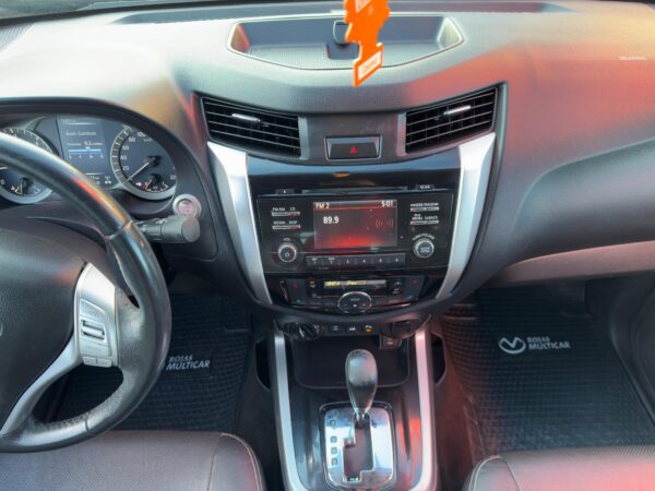 2017 Nissan NP300 D CAB LE 4X4 2.3 AT - Imagen 2