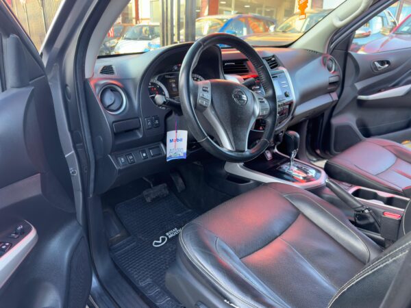2017 Nissan NP300 D CAB LE 4X4 2.3 AT - Imagen 11