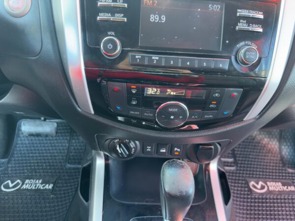 2017 Nissan NP300 D CAB LE 4X4 2.3 AT - Imagen 14