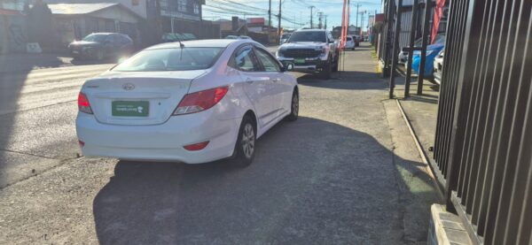 2015 Hyundai ACCENT RB GL 1.6 AUT - Imagen 2