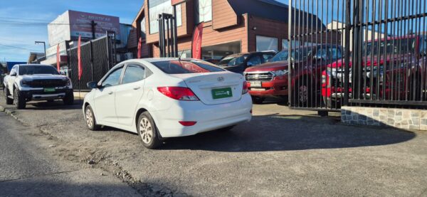 2015 Hyundai ACCENT RB GL 1.6 AUT - Imagen 4