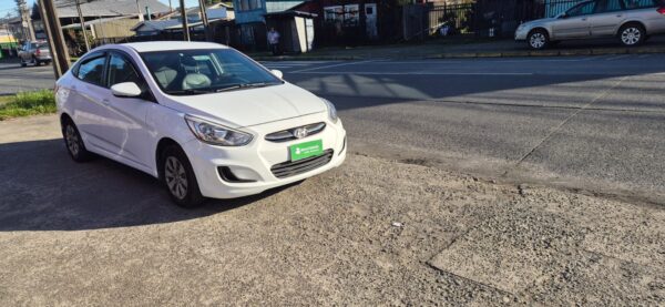 2015 Hyundai ACCENT RB GL 1.6 AUT - Imagen 5