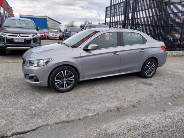 2018 Peugeot 301 ALLURE HDI 1.6 - Imagen 11