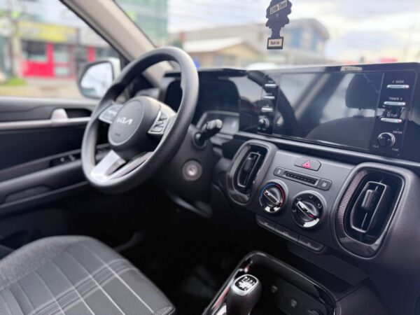 2025 KIA SONET 1.5 MT - Imagen 10
