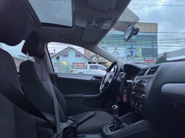 2013 Volkswagen VENTO TRENDLINE 2.0 - Imagen 8