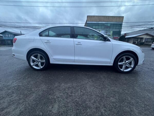 2013 Volkswagen VENTO TRENDLINE 2.0 - Imagen 10