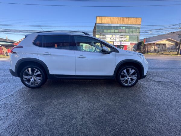 2017 Peugeot  2008 ALLURE 1.2 - Imagen 5