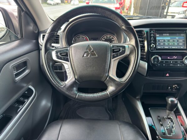 2018 Mitsubishi  L200 DAKAR 4X4 2.4 AUT - Imagen 6
