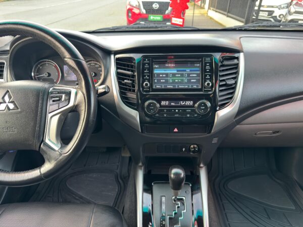 2018 Mitsubishi  L200 DAKAR 4X4 2.4 AUT - Imagen 7