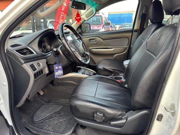 2018 Mitsubishi  L200 DAKAR 4X4 2.4 AUT - Imagen 8