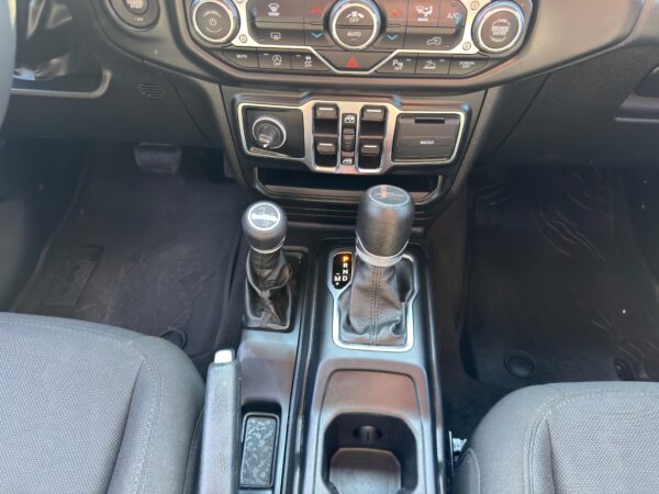 2023 Jeep  GLADIATOR SPORT 4X4 3.6 AUT · - Imagen 10