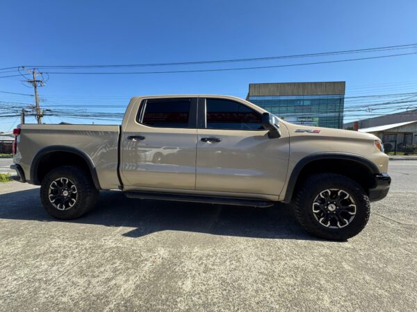 2023 Chevrolet SILVERADO 4X4 6.2 AUT - Imagen 5