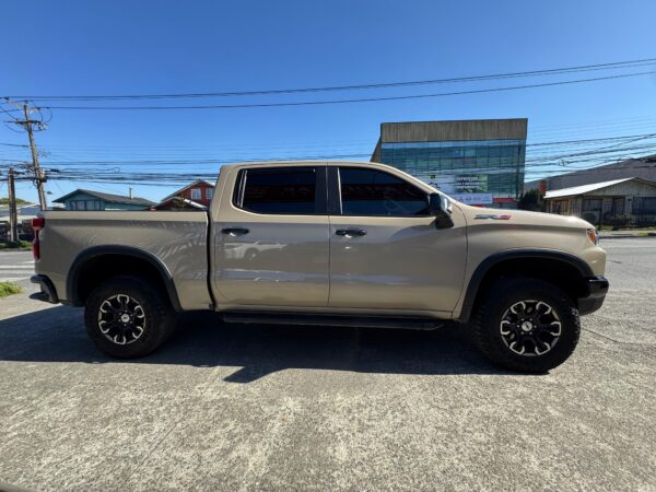 2023 Chevrolet SILVERADO 4X4 6.2 AUT - Imagen 6