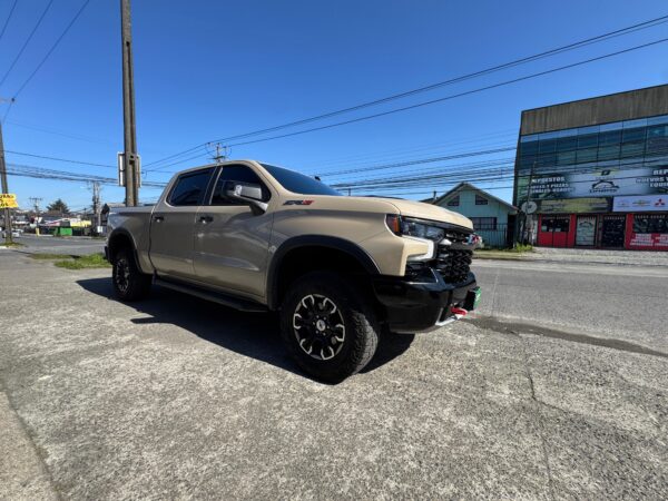 2023 Chevrolet SILVERADO 4X4 6.2 AUT - Imagen 7