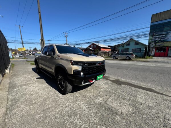 2023 Chevrolet SILVERADO 4X4 6.2 AUT - Imagen 8