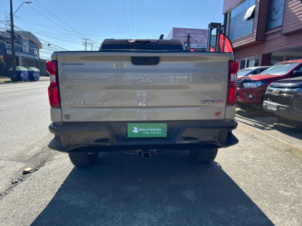 2023 Chevrolet SILVERADO 4X4 6.2 AUT - Imagen 9