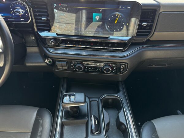 2023 Chevrolet SILVERADO 4X4 6.2 AUT - Imagen 11