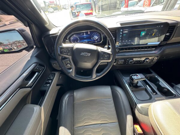 2023 Chevrolet SILVERADO 4X4 6.2 AUT - Imagen 12