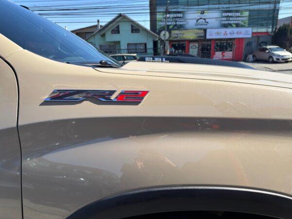 2023 Chevrolet SILVERADO 4X4 6.2 AUT - Imagen 15