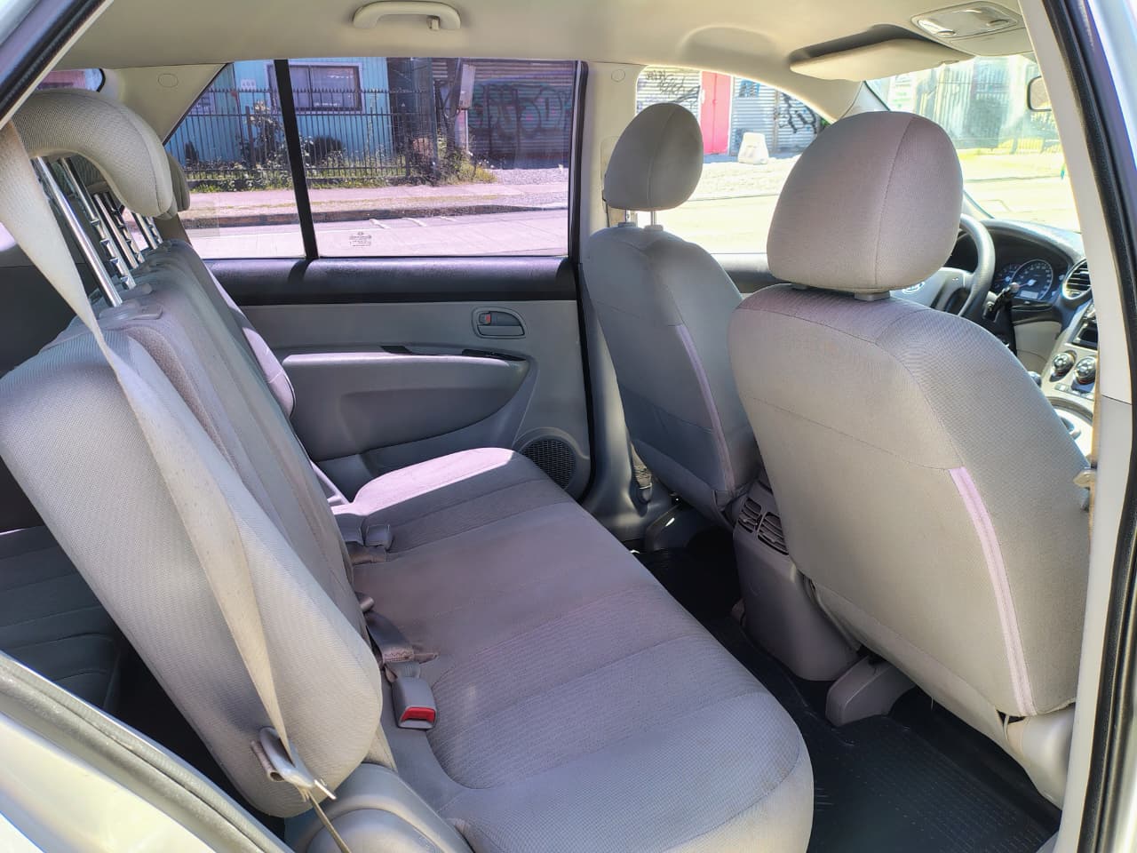 2011 KIA CARENS LX 2.0 - Imagen 4