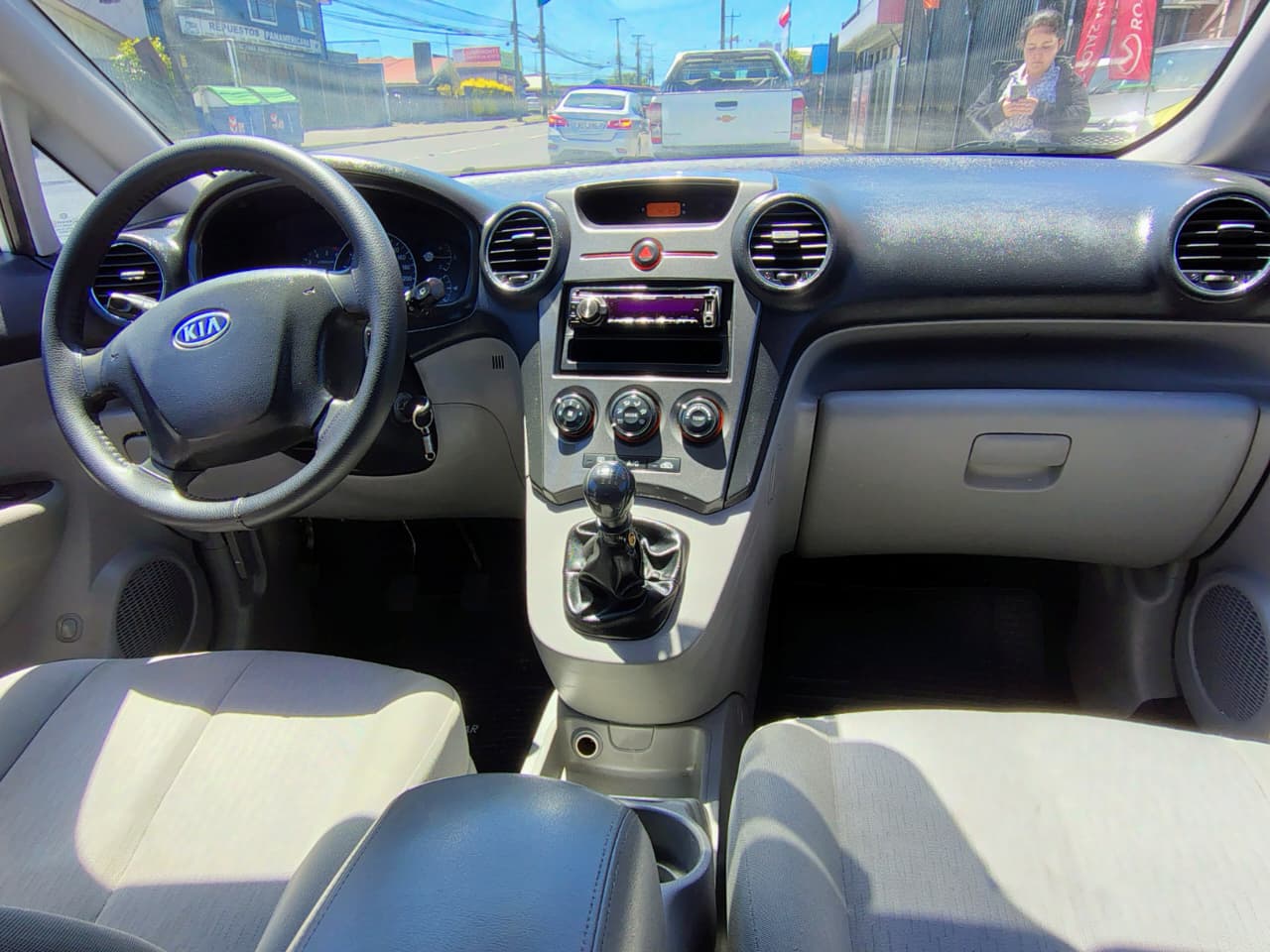 2011 KIA CARENS LX 2.0 - Imagen 5