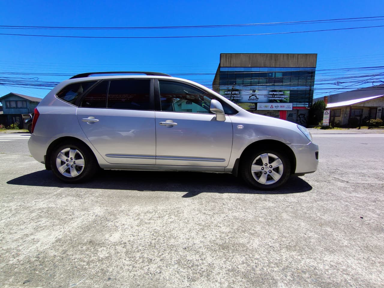 2011 KIA CARENS LX 2.0 - Imagen 8
