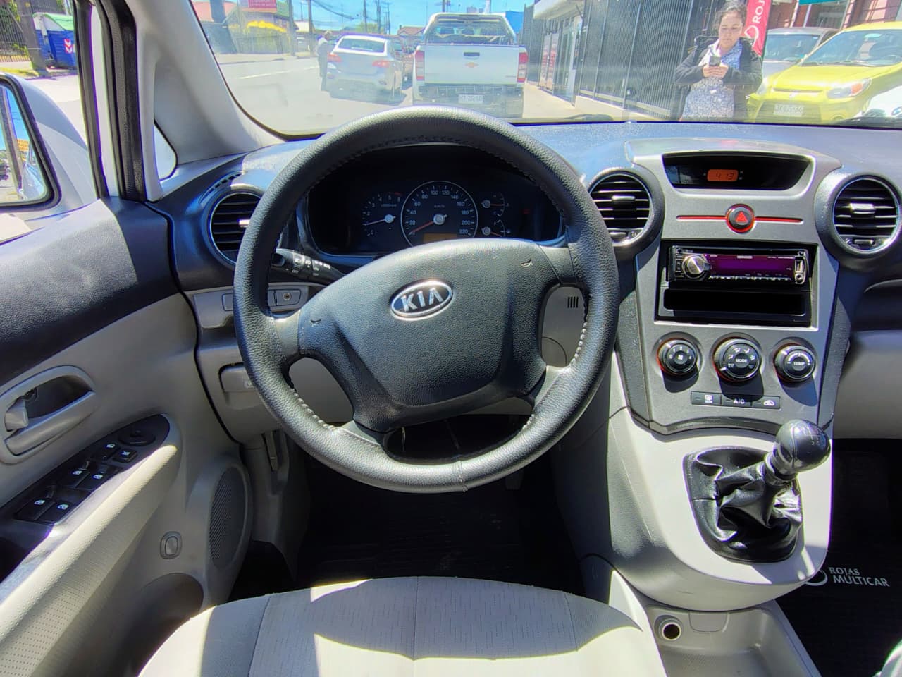 2011 KIA CARENS LX 2.0 - Imagen 11