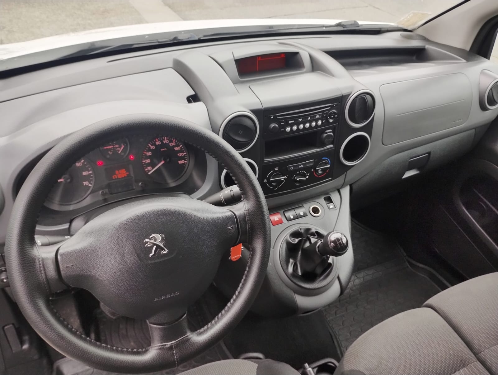 2019 Peugeot PARTNER HDI 1.6 - Imagen 9