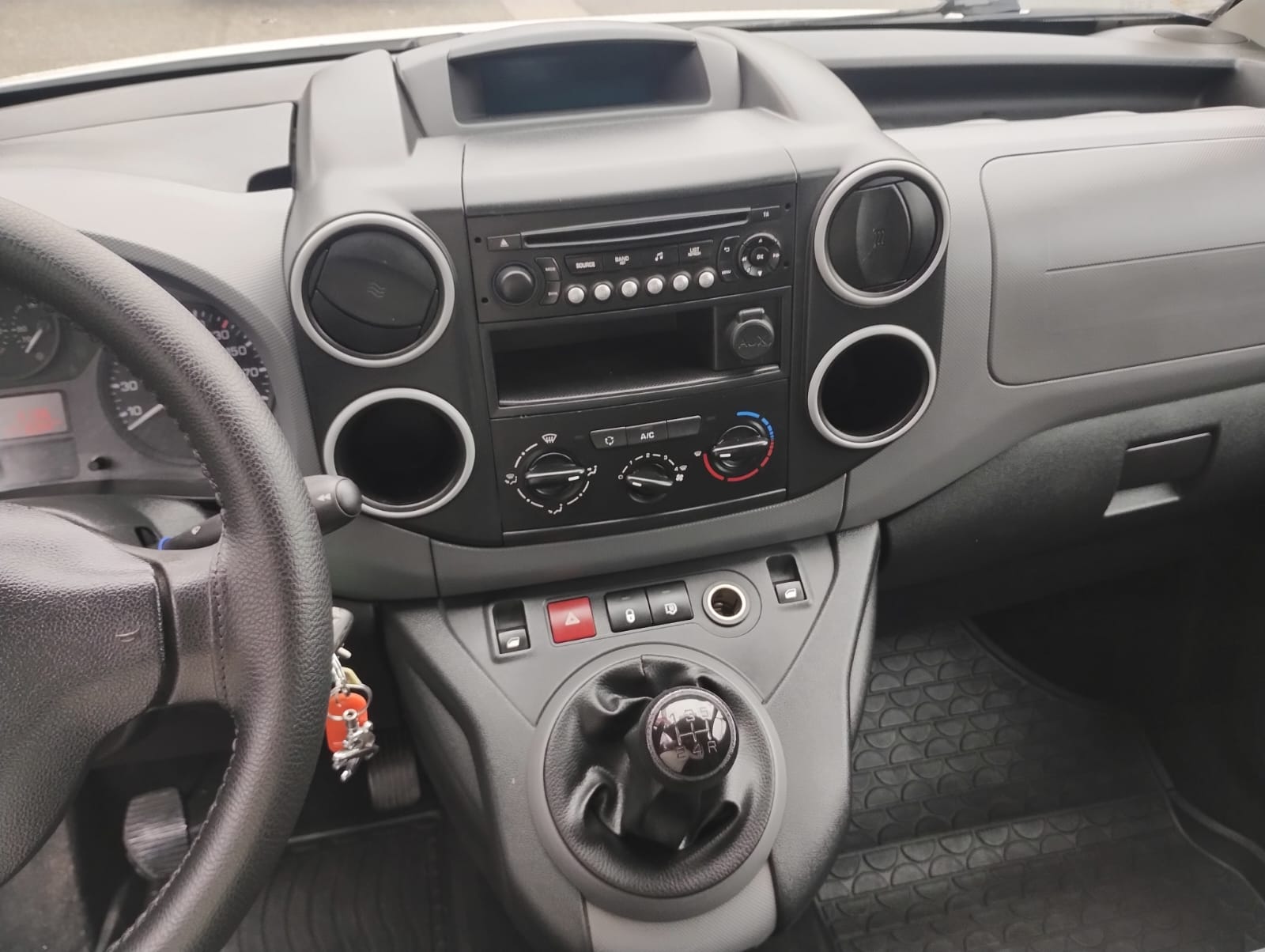 2019 Peugeot PARTNER HDI 1.6 - Imagen 10