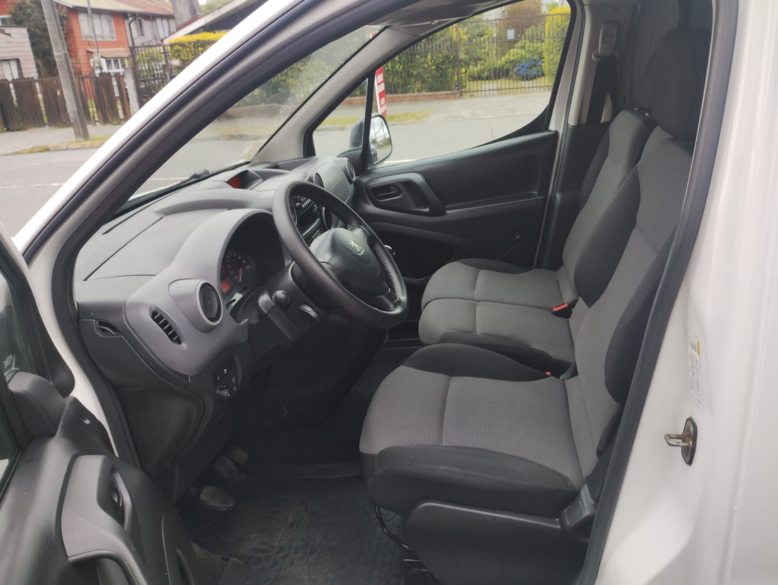 2019 Peugeot PARTNER HDI 1.6 - Imagen 11