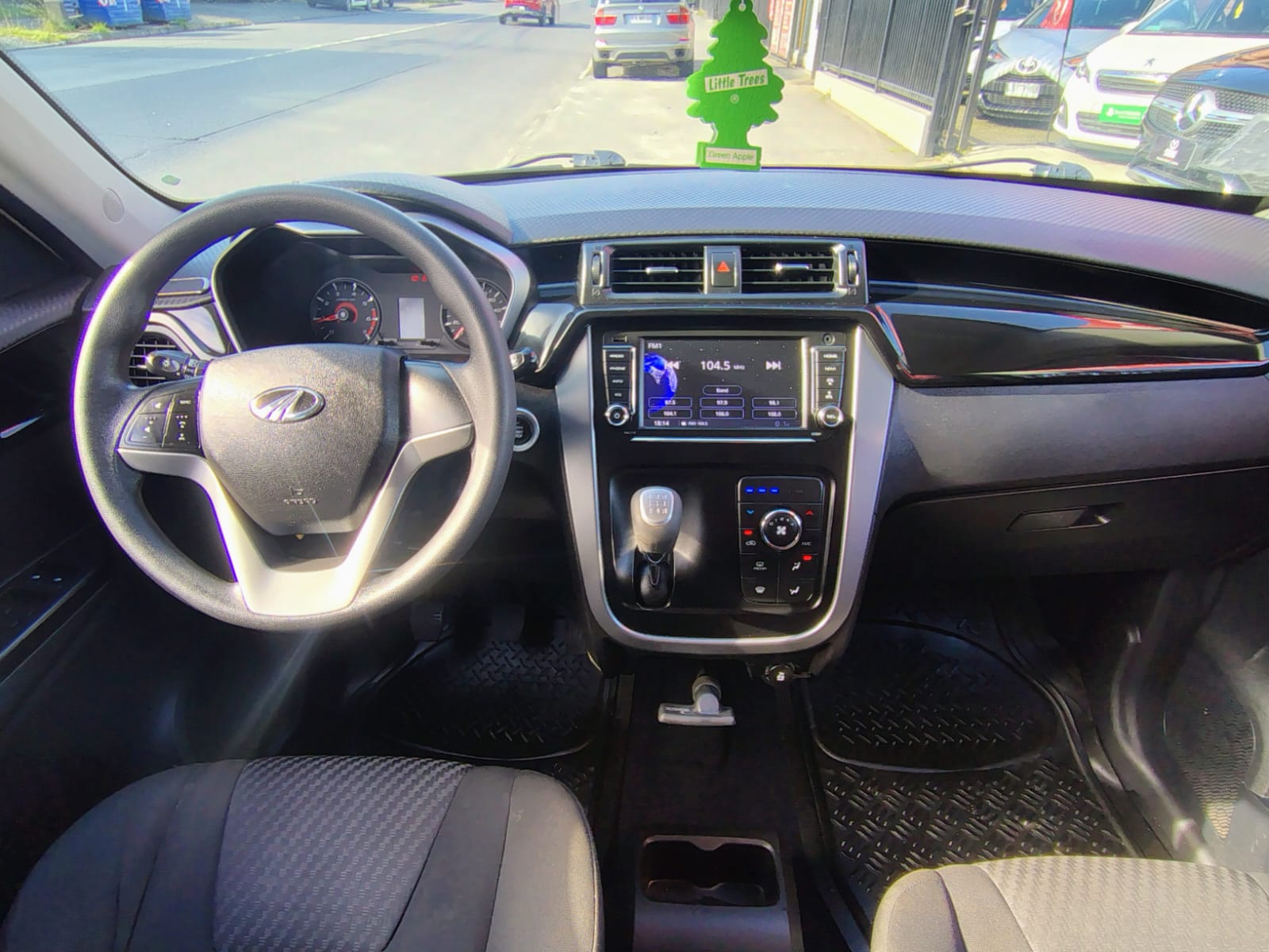 2021 Mahindra KUV100 HB 1.2 - Imagen 4