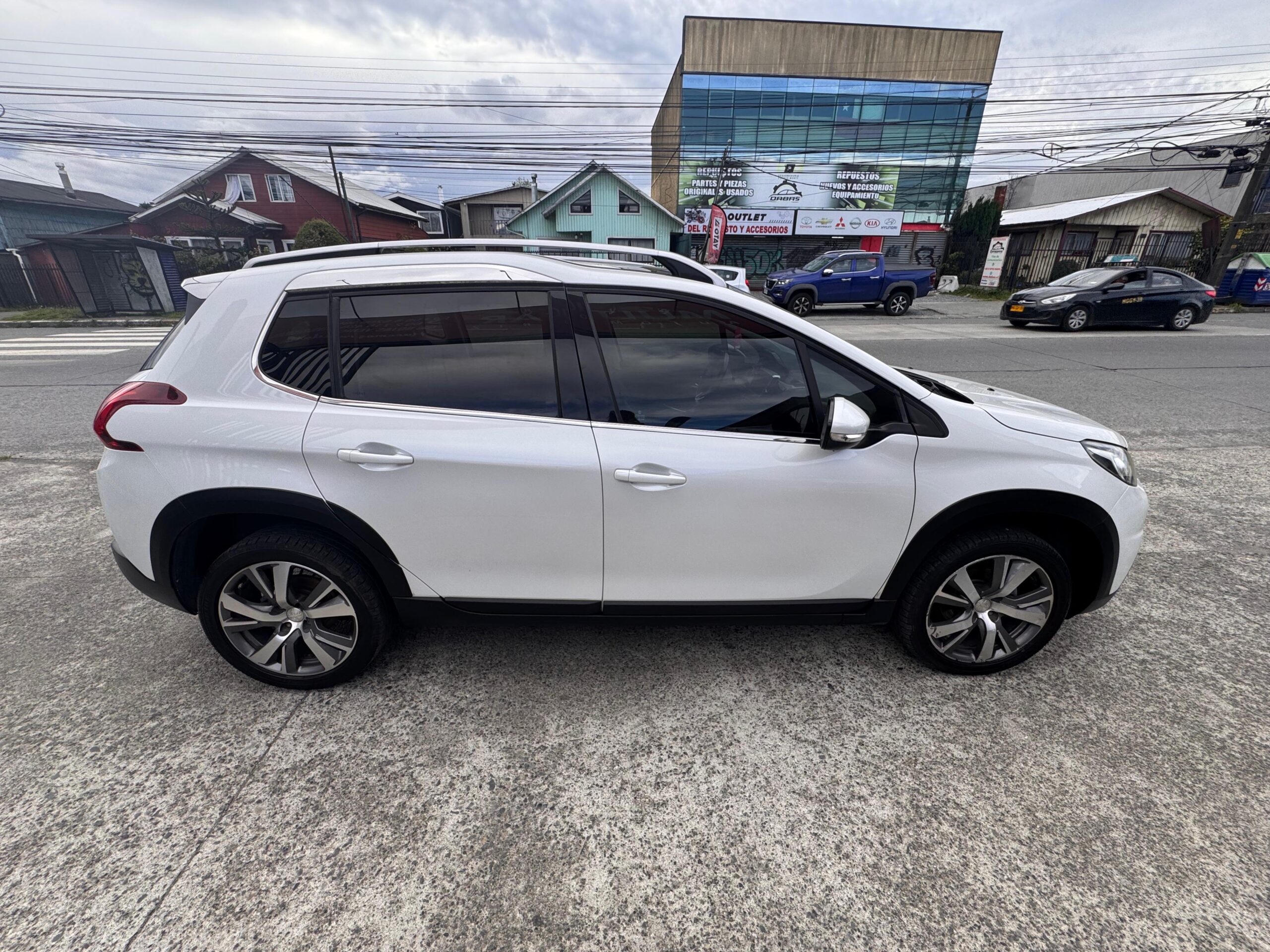 2017 Peugeot 2008 ALLURE BLUEHDI 1.6 - Imagen 8