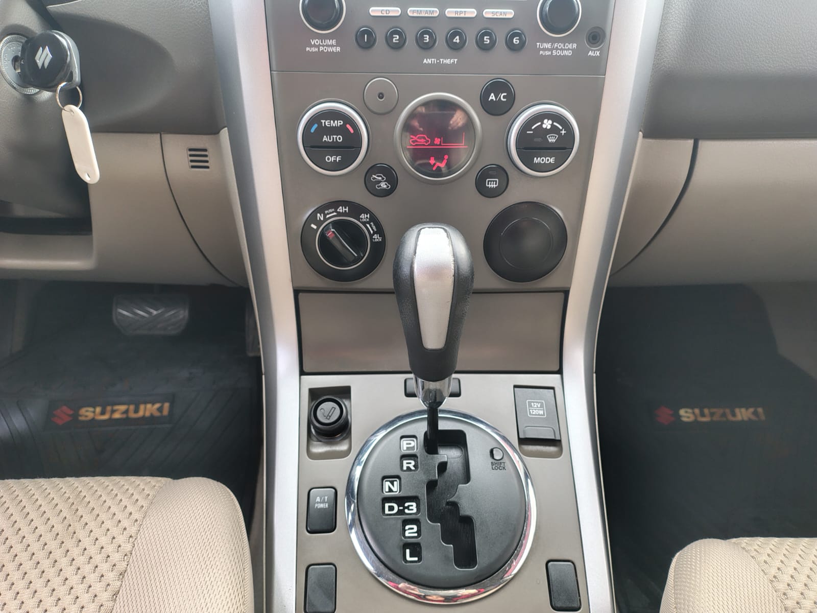 2010 Suzuki GRAND NOMADE GLX SPORT 4X4 2.0 AT - Imagen 6