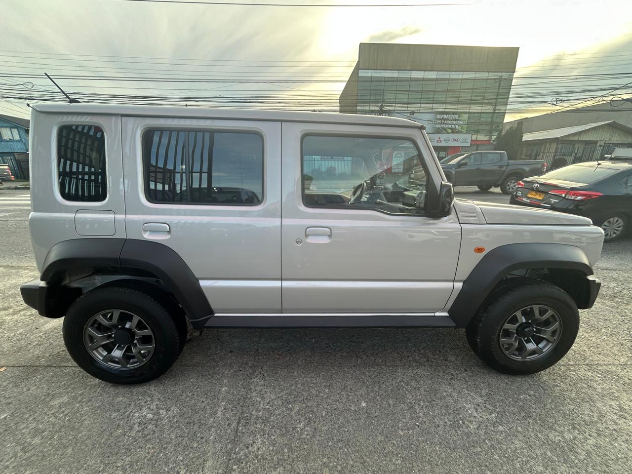 2025 Suzuki JIMNY 4WD 1.5 AUTOMATICO - Imagen 14